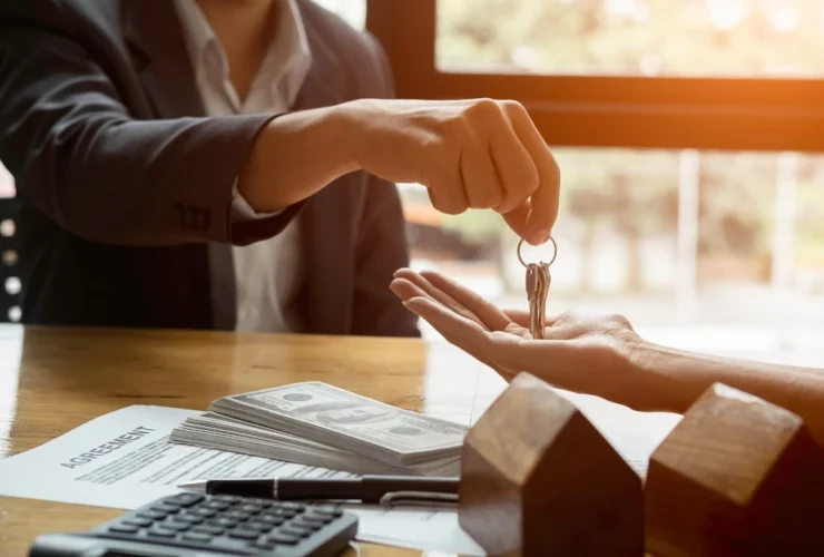 Imobiliária em Pradópolis, com a especialista Michele Salvino, ajudando você a encontrar o imóvel ideal