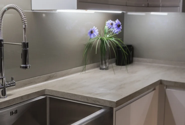 Descobrindo as 9 melhores pedras para bancada de cozinha que transformam seu ambiente